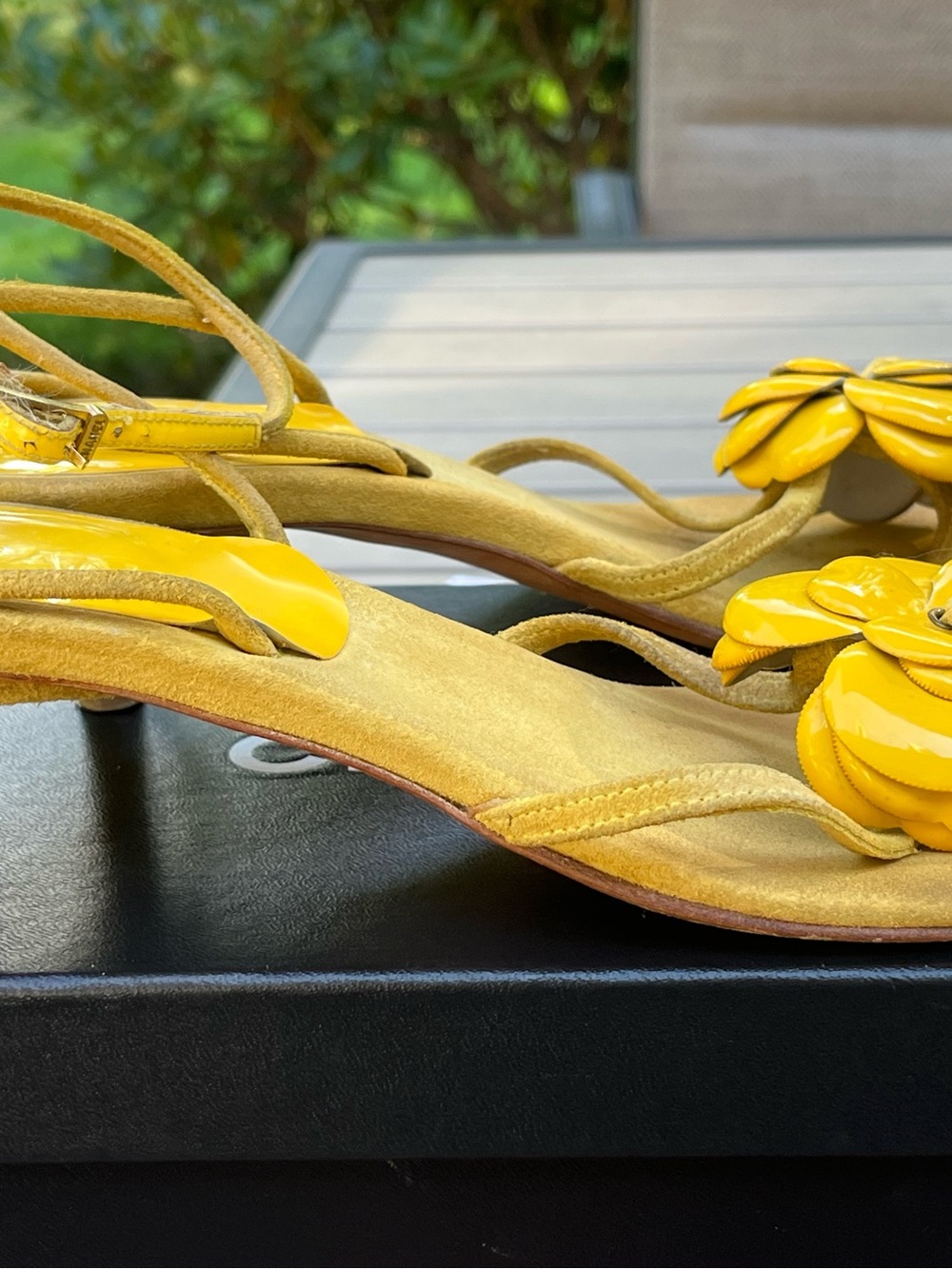 Vintage CHANEL Yellow Camellia Strappy Kitten Heel Sandals circa cruise 2003 - Picture 6 of 10